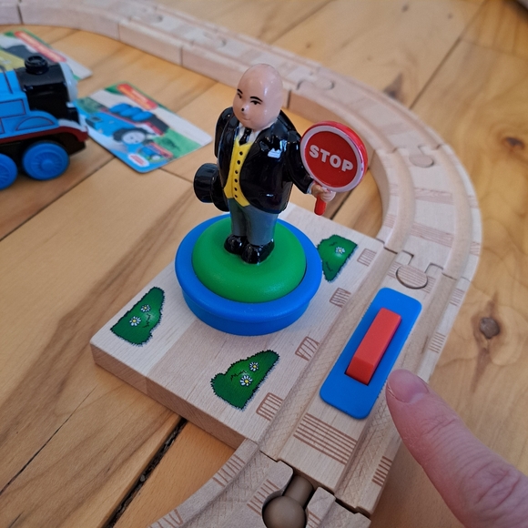 BATTERY OPERATED SIR TOPHAM HATT FIGURE 8 SET Thomas Train Wooden Railway - Picture 5 of 16
